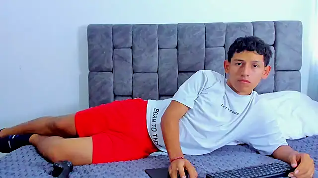 Snapshot of Felipe_Gonzales chatting on October 13, 12:55 pm Felipe Gonzales online show from October 13, 12:55 pm