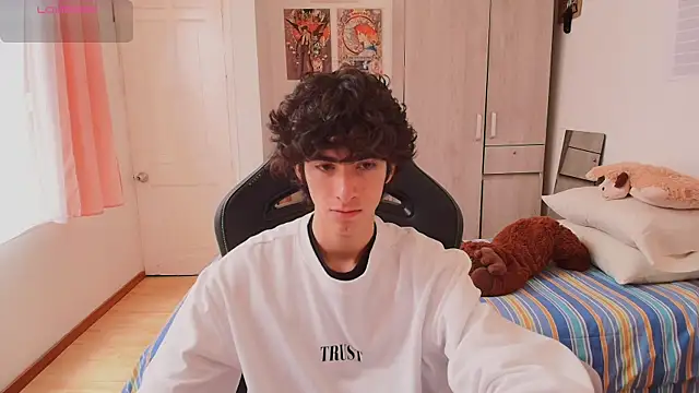 Nude Boy18 online show from April 9, 6:03 pm