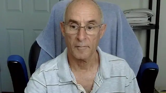 funone1999 online show from December 3, 8:04 pm