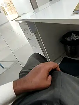 hotboy43339 online show from March 8, 8:46 pm