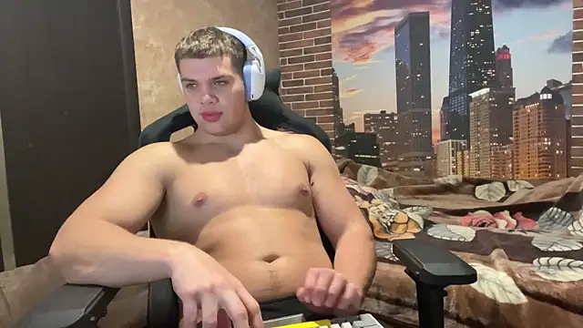 MusclePhantom online show from October 31, 9:29 pm