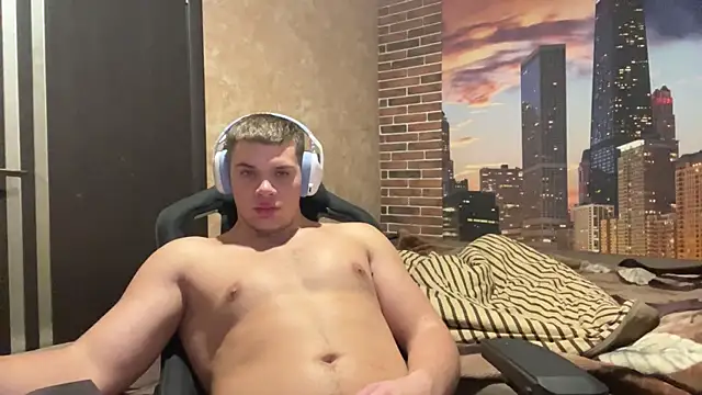 MusclePhantom online show from November 26, 9:40 pm