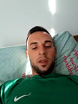 Necunoscutul001 online show from September 22, 6:13 am