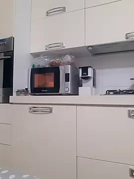 singolo discreto online show from April 21, 5:13 am