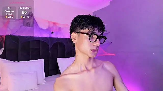 Phillicious   online show from October 30, 11:39 pm