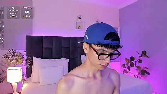 Phillicious   online show from November 15, 12:01 am