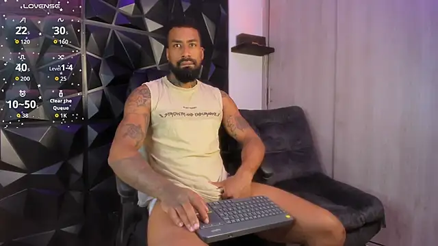 Snapshot of OstinDaniels chatting on September 11, 10:31 pm OstinDaniels online show from September 11, 10:31 pm