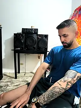 giannis090 online show from November 16, 9:39 pm