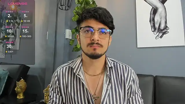 Snapshot of AaronFuentes7 chatting on September 19, 8:19 pm AaronFuentes7 online show from September 19, 8:19 pm