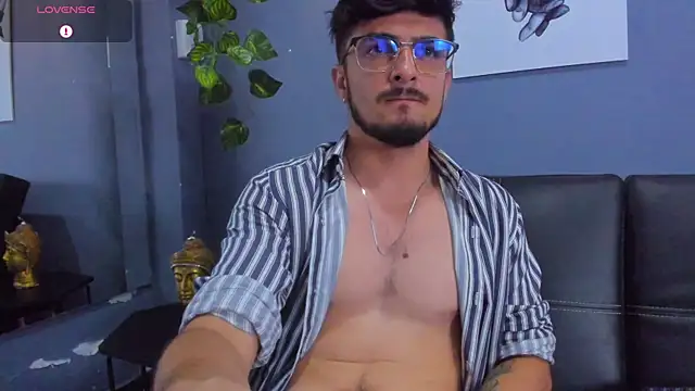 Snapshot of AaronFuentes7 chatting on September 10, 7:56 pm AaronFuentes7 online show from September 10, 7:56 pm