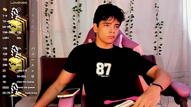 an drew18 online show from September 28, 2:04 pm