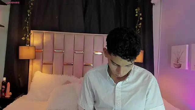 Room 69x online show from November 25, 3:47 pm