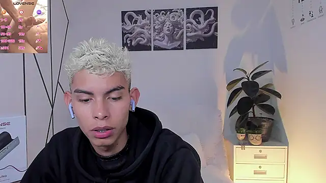 Room 69x online show from December 16, 2:40 am