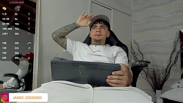 JamesDeker online show from October 20, 9:30 pm