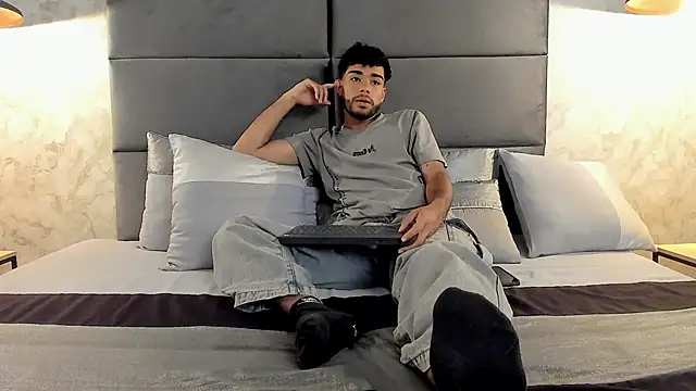 Snapshot of RaphaelDufort chatting on September 9, 11:58 pm RaphaelDufort online show from September 9, 11:58 pm