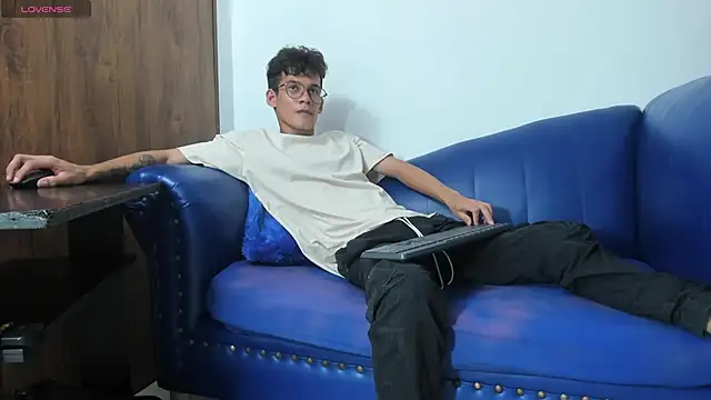 LittleMax23 online show from December 2, 8:23 pm