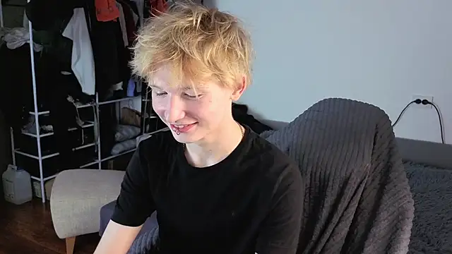 Your avatar online show from October 22, 11:08 pm