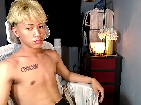 naughtyboyloy 0 online show from December 17, 7:53 pm