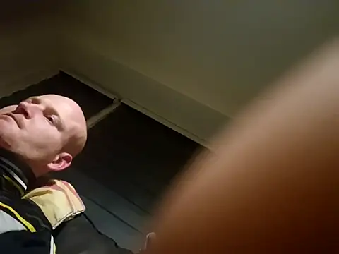 svenni2525 online show from December 1, 3:20 am