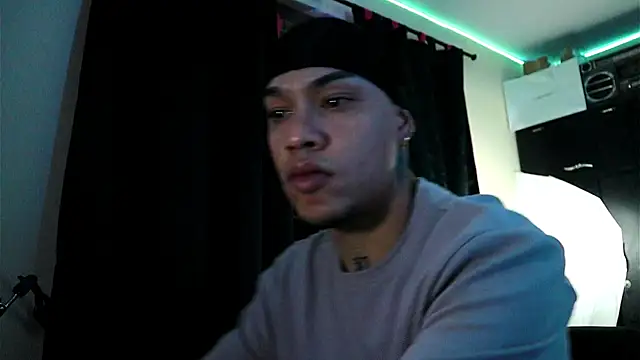 Snapshot of AlphaMasterXxx chatting on October 4, 5:34 am AlphaMasterXxx online show from October 4, 5:34 am