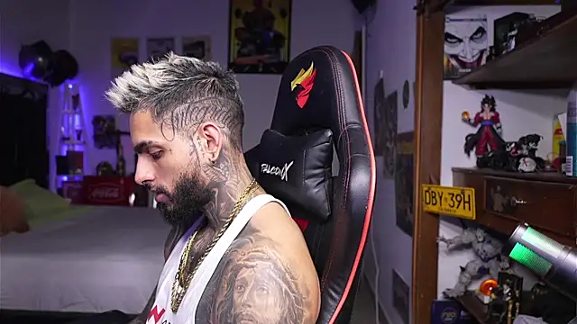 logan hugh8 online show from April 12, 9:16 pm