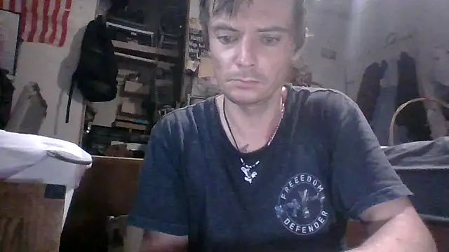 Snapshot of RichardW chatting on October 26, 2:57 am RichardW online show from October 26, 2:57 am