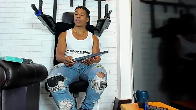 ItaloMoore online show from January 18, 11:23 am