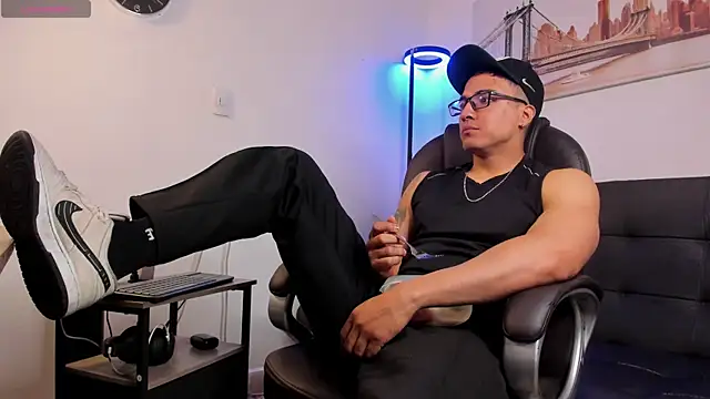 Dash Bukoski online show from December 19, 1:30 pm