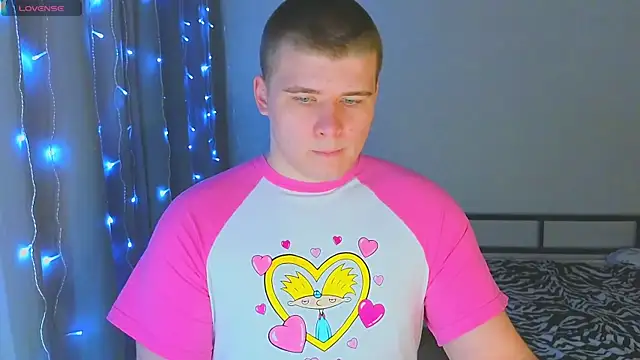 kittenmurr online show from December 15, 1:13 am