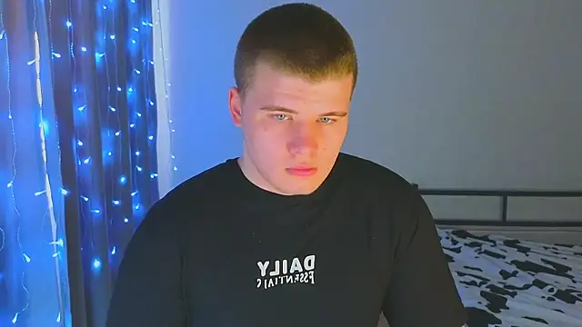 kittenmurr online show from November 25, 3:08 am