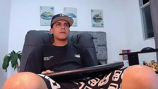 Snapshot of david_santos16 chatting on October 19, 4:28 am david santos16 online show from October 19, 4:28 am