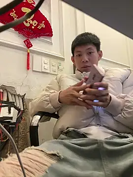 linh21107 online show from April 22, 1:38 pm