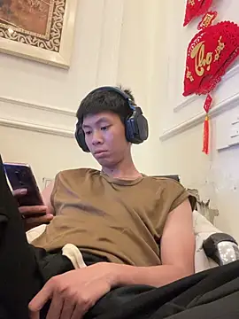 linh21107 online show from April 25, 1:41 pm