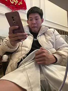 linh21107 online show from April 24, 3:47 pm