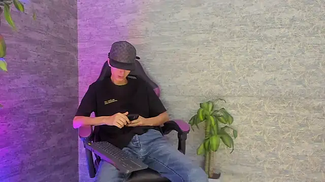 Snapshot of ArthurCox chatting on October 3, 5:29 pm ArthurCox online show from October 3, 5:29 pm