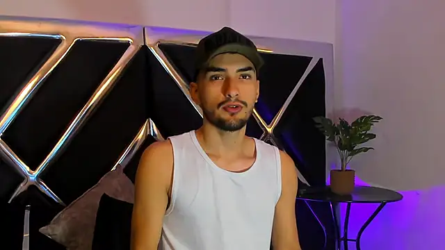 Snapshot of AlekRuizx chatting on September 16, 1:28 am AlekRuizx online show from September 16, 1:28 am