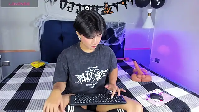 Snapshot of Creamy_Angelo chatting on October 18, 9:20 pm Creamy Angelo online show from October 18, 9:20 pm