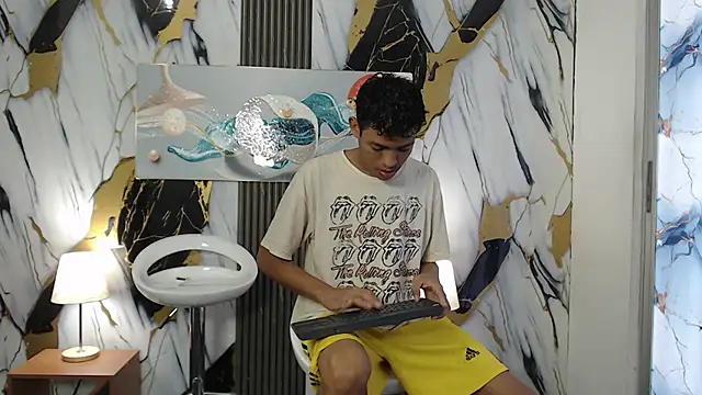 BEAUTY BOYS1 online show from February 16, 7:34 pm