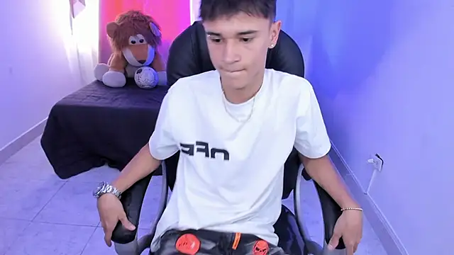 Aron Boyy online show from February 17, 7:35 pm