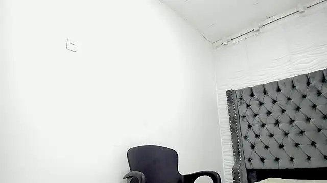 DOUGLAS 099 online show from October 29, 1:14 pm