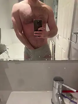 Manchestermuscles1988 online show from April 12, 12:25 am