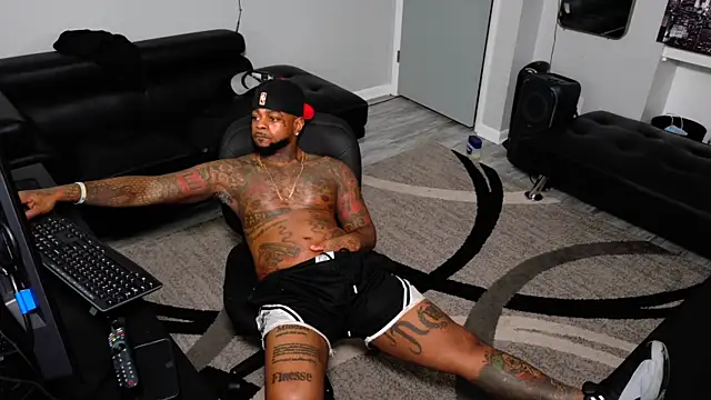 SLANGONDEMHOES online show from February 15, 5:10 pm