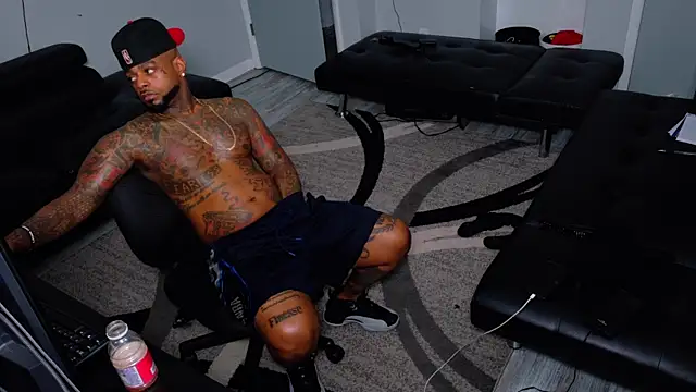 SLANGONDEMHOES online show from April 9, 6:30 am