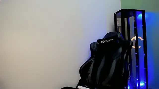 dilan hott  online show from December 2, 8:01 pm