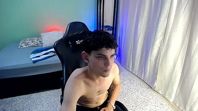 dilan hott  online show from September 26, 8:28 pm