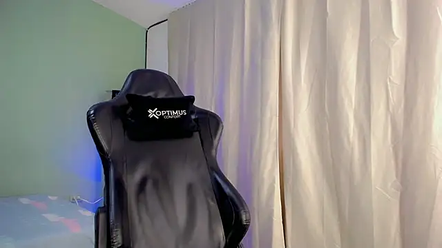 dilan hott  online show from October 19, 8:34 pm