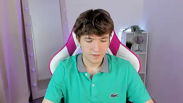 Snapshot of Ethan_Rivers chatting on October 12, 8:47 pm Ethan Rivers online show from October 12, 8:47 pm