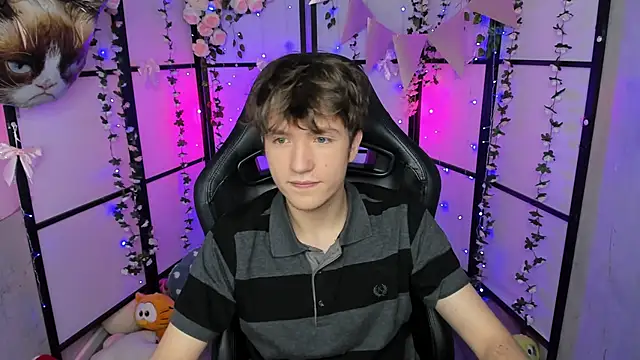 Snapshot of Ethan_Rivers chatting on October 15, 9:00 pm Ethan Rivers online show from October 15, 9:00 pm