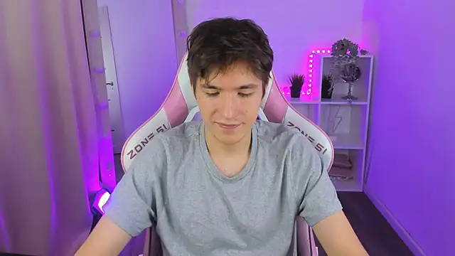 Snapshot of Ethan_Rivers chatting on September 17, 6:03 am Ethan Rivers online show from September 17, 6:03 am