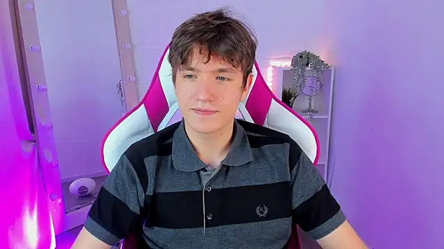 Snapshot of Ethan_Rivers chatting on October 2, 9:08 pm Ethan Rivers online show from October 2, 9:08 pm